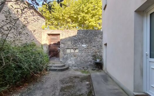 Vends maison de rue proche commerces