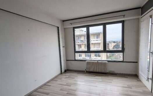 IDEAL FAMILLE/LUMINEUX/CORPO CALME ET BIEN ENTRETENUE/BALCON/PROCHE COMMODITES/CAVE