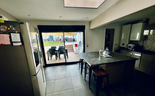 À Vendre : Maison de 100 m² avec Jardin et Opportunités de Revenus Locatifs