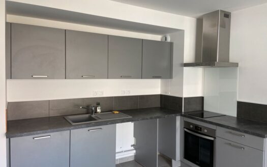 T2 sur Toulon situé 4 chemin des routes