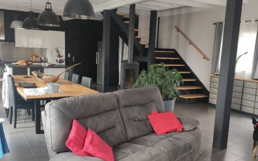 IDEAL FAMILLE/GRAND JARDIN/TRES LUMINEUX/PROCHE DES COMMODITES