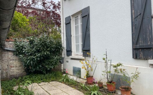 IDÉAL PREMIER ACHAT/CHARME DE L’ANCIEN/SECTEUR RECHERCHÉ LES VALLÉES/CALME ET LUMINEUX