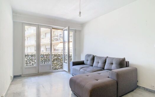 IDEAL INVESTISSEUR-COUPLE/TRES LUMINEUX/BALCON FILANT/GARAGE/PROCHE COMMODITES