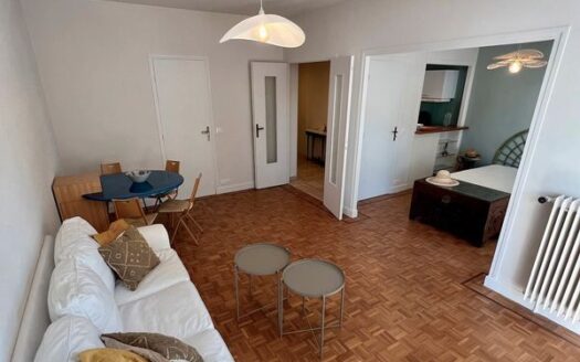 Appartement 2 Pièces Rénové avec Terrasse et Aperçu Mer – Bas Cimiez, Secteur George V