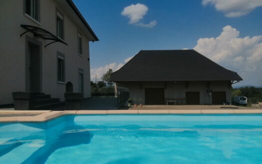 Propriété entièrement rénovée avec dépendances neuves de 350 m2