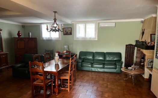 IDÉAL FAMILLE — Villa de Charme avec 5 Chambres, Piscine et Garage à Plan-de-Cuques