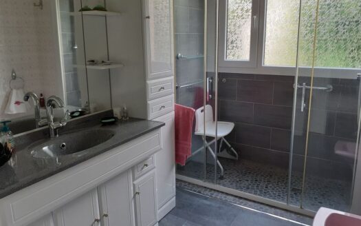 IDEAL FAMILLE/GRAND TERRAIN/QUARTIER TRES CALME/PROCHE COMMODITES