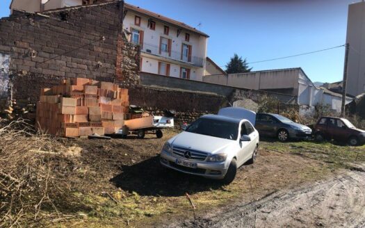 Maison a rénover sur le Chambon feugerolles