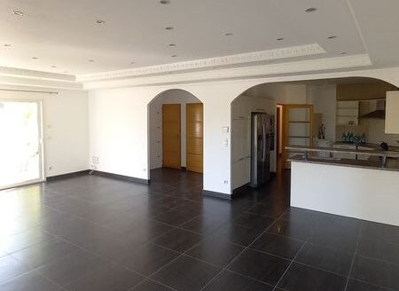IDEAL FAMILLE/ BELLE VILLA SUR SOUS SOL DE 174 m2 + 161 m² HABITABLE/ SANS VIS A VIS