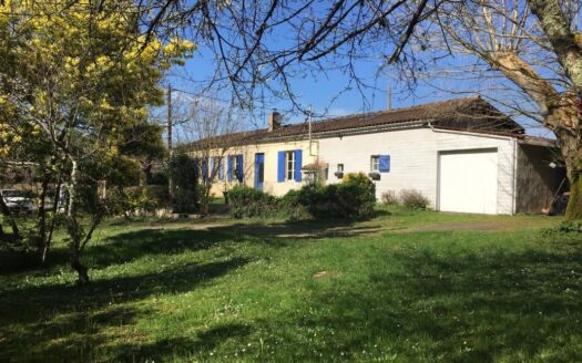 Rare sur le secteur yvrac – tres belle maison en pierre avec magnifique jardin arbore