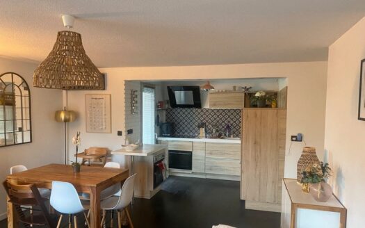 Vente appartement T4 – 81m2 – résidence arborée avec piscine avec une place de parking et un ga