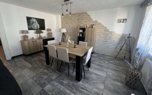 Maison avec fort potentiel et grand terrain – 977 m²