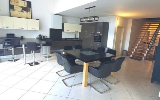 MAISON de VILLAGE 220 m²