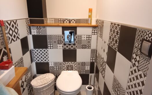 Maison de Ville Rénovée avec Cachet à Proximité de Mèze