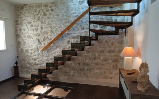 Maison de Ville Rénovée avec Cachet à Proximité de Mèze