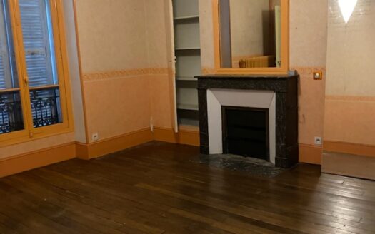 BELLE Maison de Centre-Ville avec JARDIN à Mereville