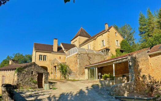 DOMAINE D’EXCEPTION DE 9 HECTARES EN PLEINE NATURE