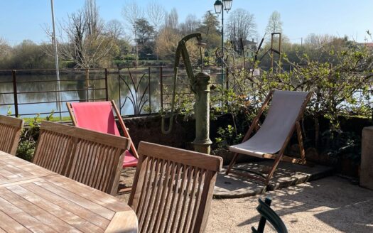 Maison en pierres avec vue exceptionnelle sur la Dordogne
