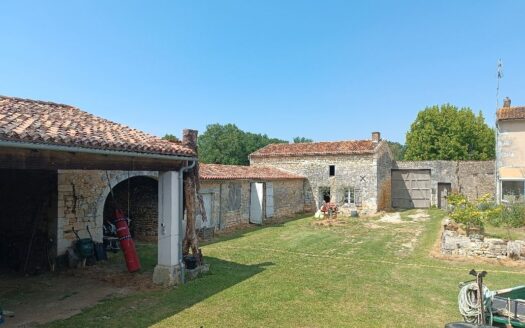 Corps de ferme 13em siècle 600m2