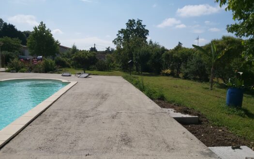IDÉAL FAMILLE : MAISON PLAIN-PIED AVEC PISCINE, PANNEAUX SOLAIRES ET GRAND TERRAIN PRÈS D’AGEN
