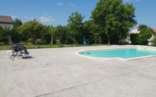 IDÉAL FAMILLE : MAISON PLAIN-PIED AVEC PISCINE, PANNEAUX SOLAIRES ET GRAND TERRAIN PRÈS D’AGEN