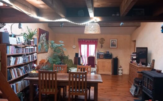 IDÉAL FAMILLE OU INVESTISSEUR – MAISON DE VILLAGE 163 M² AVEC STUDIO INDÉPENDANT, BALCON