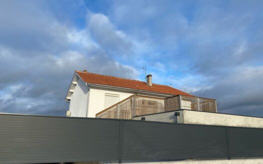 Appartement, étage de maison à vendre