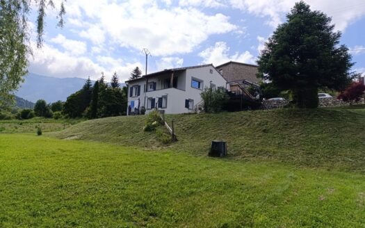 Maison 200 m² avec grand terrain