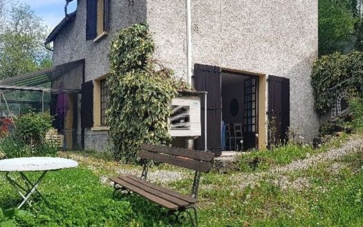 Maison individuelle avec terrain 3590m²