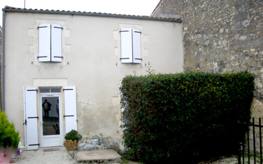 IDEAL JEUNE COUPLE OU RETRAITES/ MAISON T3/DEPENDANCE/TERRES
