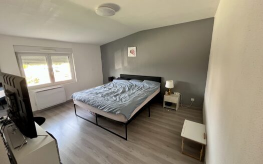 IDÉAL JEUNE FAMILLE  – MAISON CONFORTABLE 3 CHAMBRES / CUISINE NEUVE / PARKING PRIVATIF