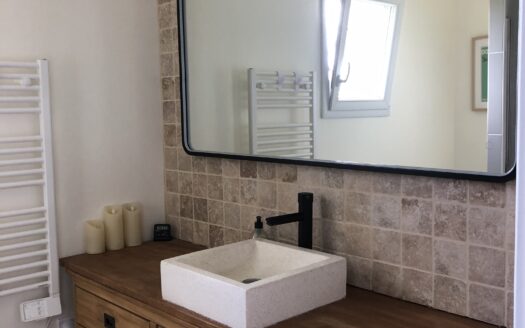 Belle maison contemporaine de plain-pied vue dégagée sur les hauteurs du Revermont avec garage