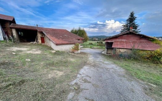 Corps de ferme de 400m2 sur parcelle de 1ha / EXCELLENT POTENTIEL RENOVATION-GITES