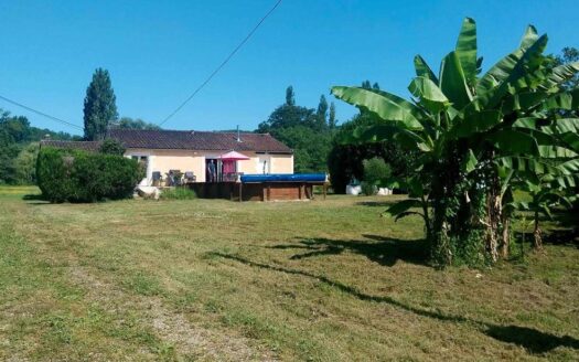 IDÉAL RETRAITE : MAISON DE PLAIN-PIED / TERRAIN ARBORÉ / PISCINE / PROCHE COMMODITÉS