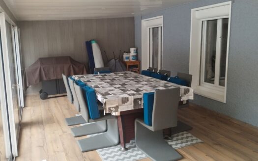 IDÉAL FAMILLE – MAISON LUMINEUSE, 3 CHAMBRES, PISCINE, TERRASSE FERMÉE ET PROCHE COMMODITÉS