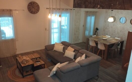 IDÉAL FAMILLE – MAISON LUMINEUSE, 3 CHAMBRES, PISCINE, TERRASSE FERMÉE ET PROCHE COMMODITÉS