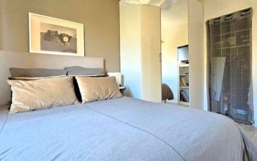 Appartement Traversant T3 avec Vue Imprenable sur les Massifs