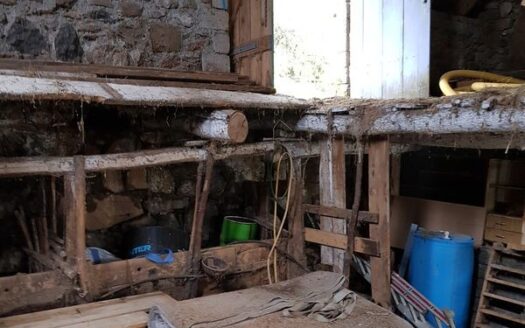 Maison en Pierre à Rénover à Marcenat – Potentiel Unique et Vue Exceptionnelle