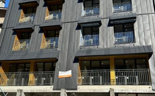 Investissement au cœur d’Ax-les-Thermes avec parking