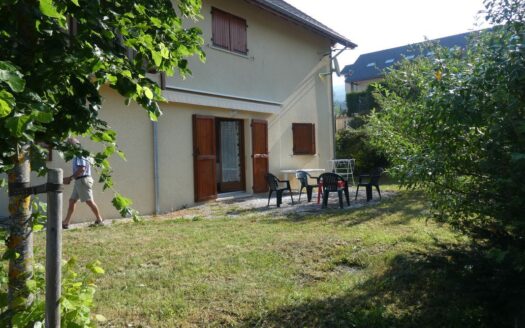 Charmant rez-de-chaussée avec jardin privatif – Quartier des Lombards