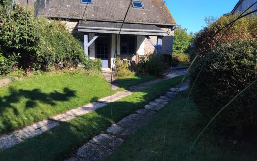 Maison de caractère à rénover avec grand potentiel