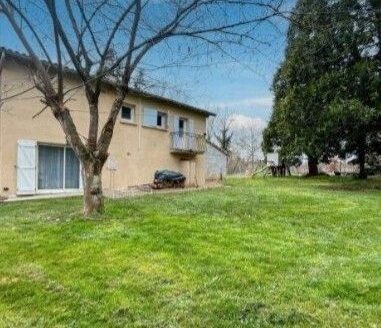 IDÉAL FAMILLE : MAISON SPACIEUSE, GRAND TERRAIN, ESPACES DE JEU ET ÉQUIPEMENTS MODERNES