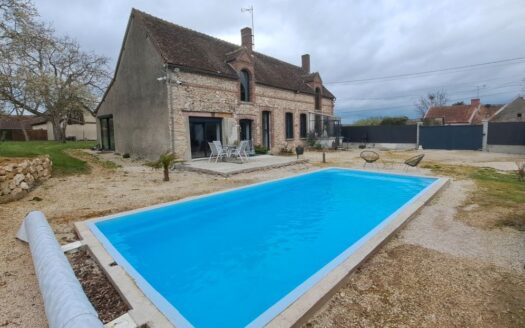 Longere avec piscine