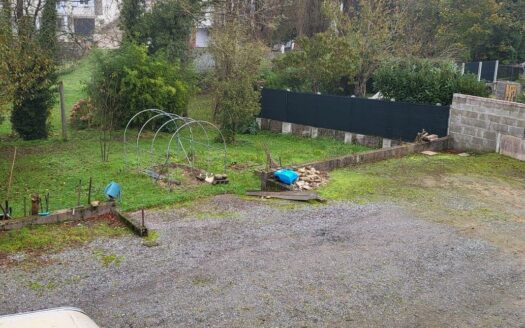 Maison sous sol grand terrain bourg