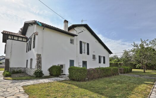 Maison basque 179m2 – 6 pièces – Puyoo