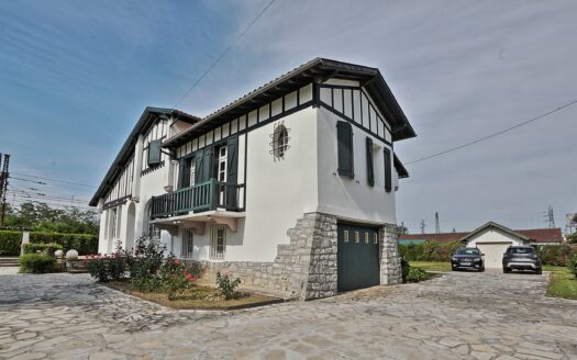 Maison basque 179m2 – 6 pièces – Puyoo
