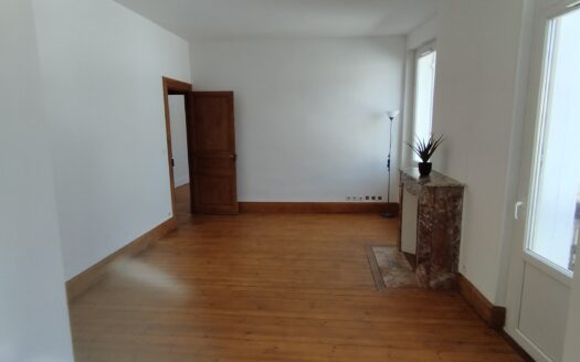 Maison T6 200 m2 sans travaux 5 chambres lumineuse et calme pierres apparentes climatisation bi