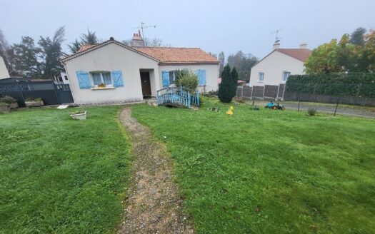 Maison sous sol grand terrain bourg