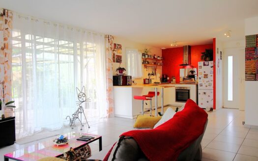 IDÉAL POUR JEUNES COUPLES OU RETRAITÉS : MAISON MODERNE AVEC JARDIN ET VUE MONTAGNES