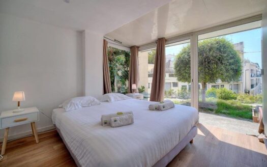 IDÉAL INVESTISSEUR  : APPARTEMENT RÉNOVÉ AVEC JARDIN PRIVATIF, TERRASSE ET PARKING À CANNES